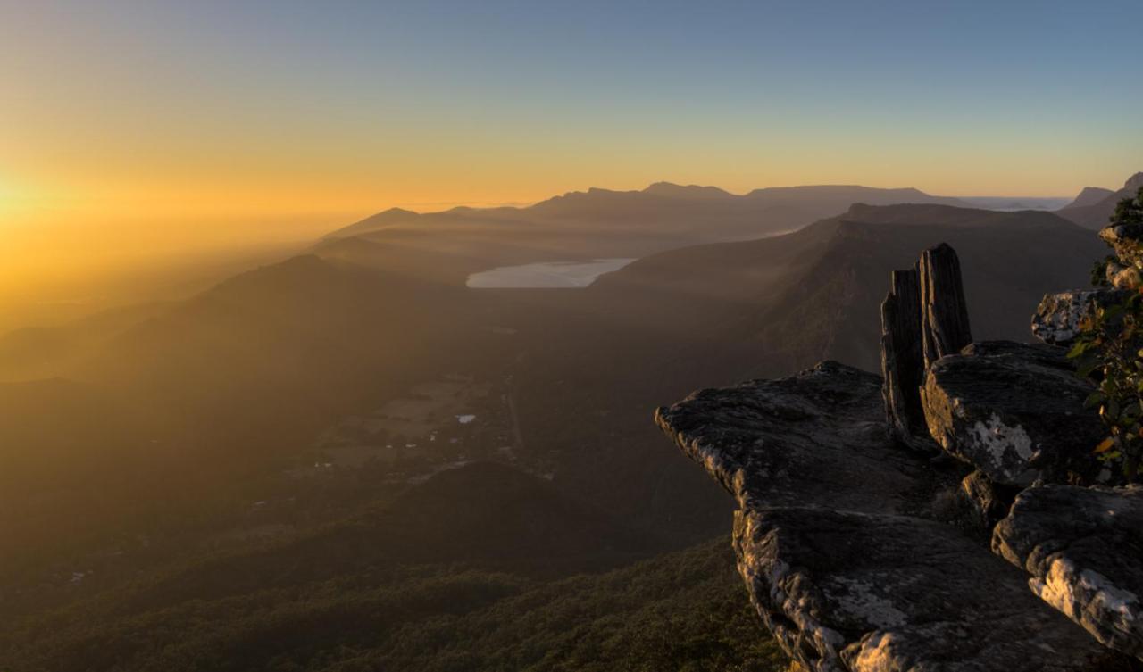 Halls Gap Lakeside Tourist Park Hotel ภายนอก รูปภาพ