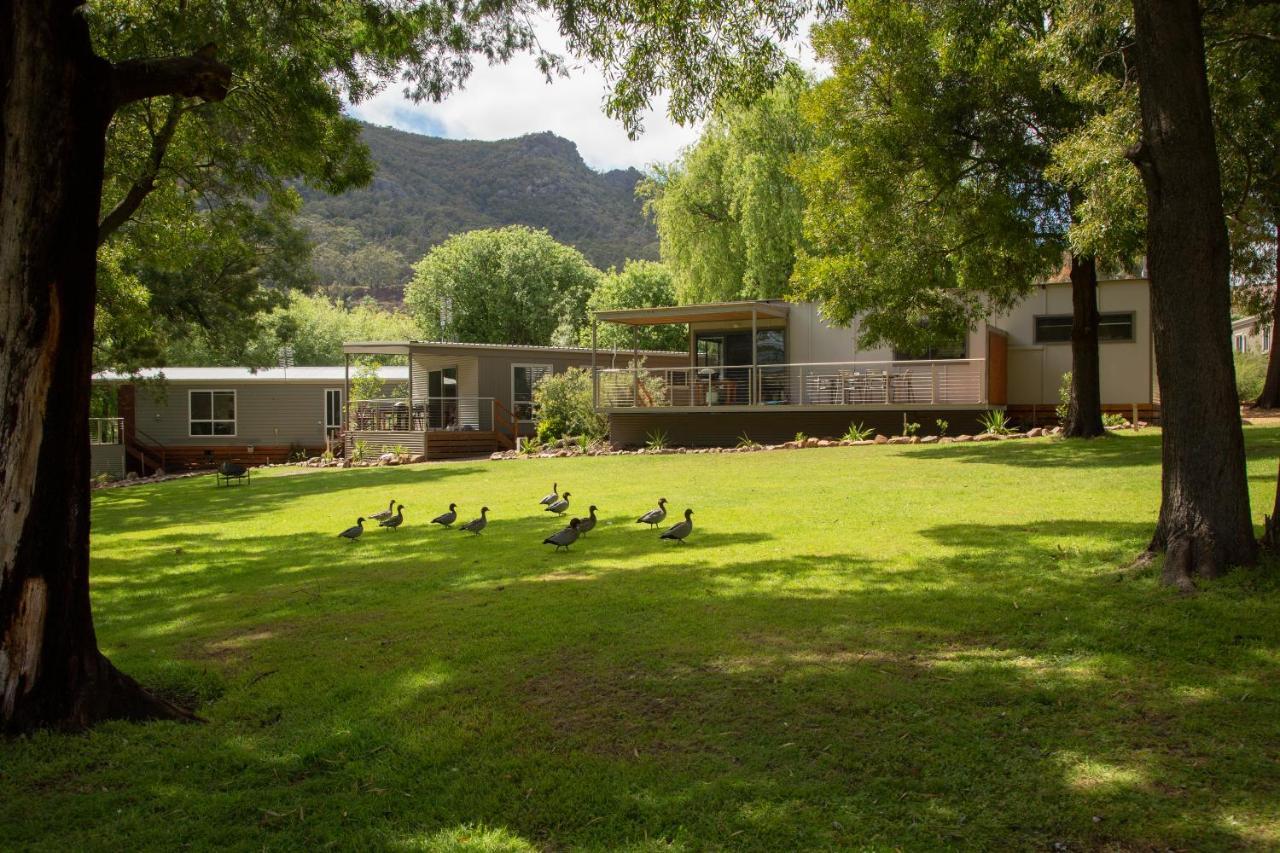 Halls Gap Lakeside Tourist Park Hotel ภายนอก รูปภาพ