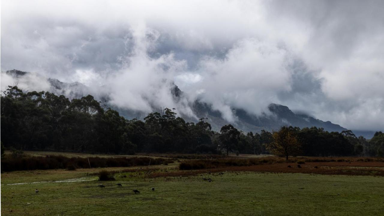 Halls Gap Lakeside Tourist Park Hotel ภายนอก รูปภาพ